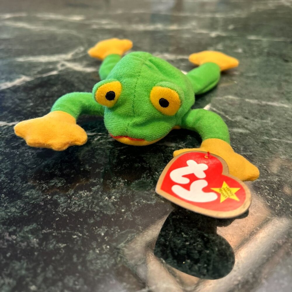 smoochy-  htf/rare -teenie beanie baby - frog